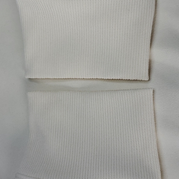 Under Armour Cold Gear size Large Color is cream. - Picture 13 of 13